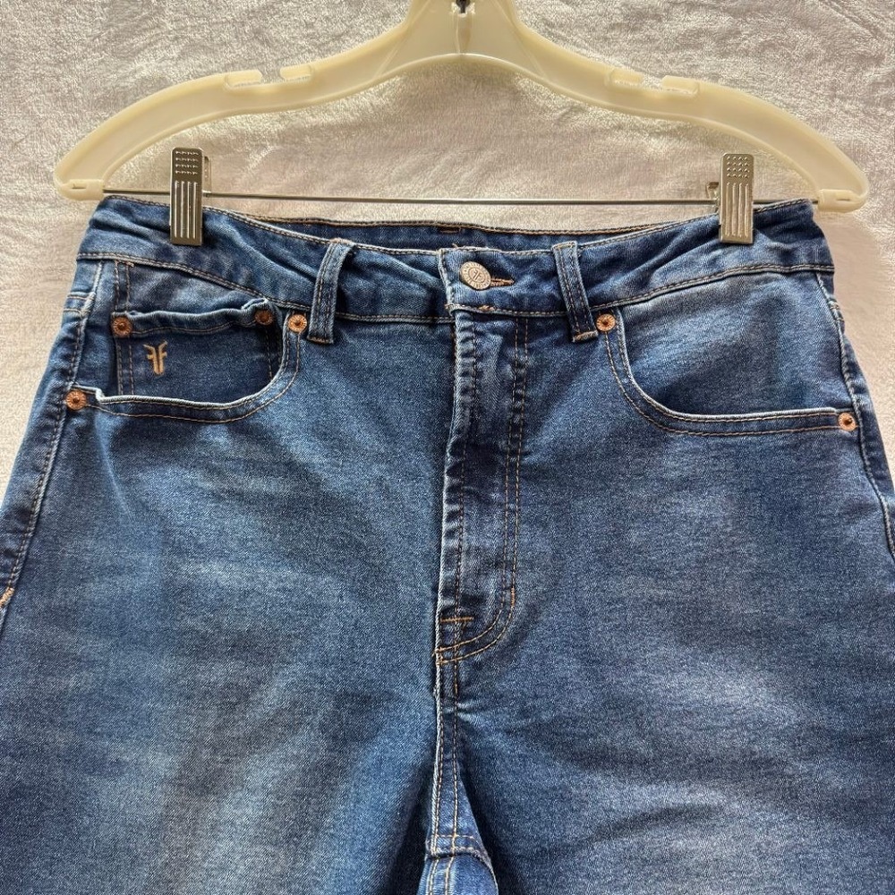 FRYE Women's Jeans Size 6/28 Medium Wash Straight Leg High Rise Stretch Denim - Picture 2 of 9